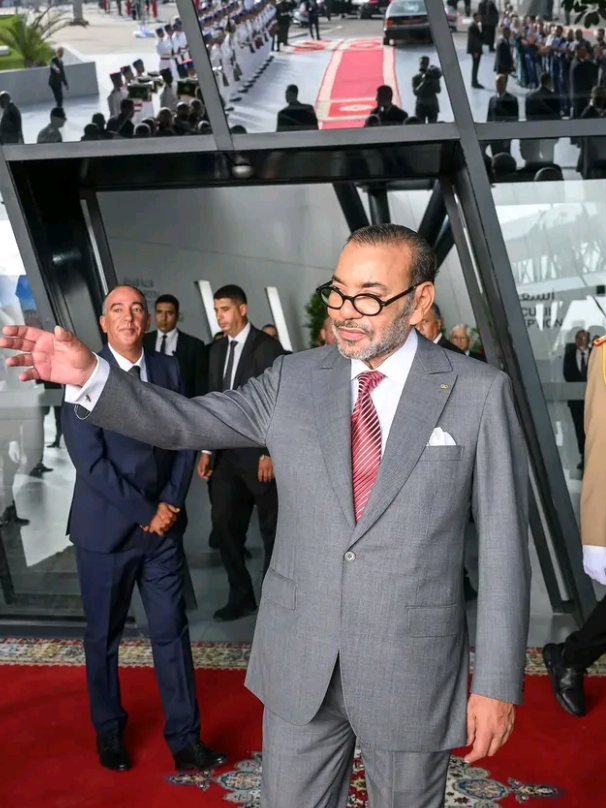 أمير المؤمنين جلالة الملك محمد السادس نصره الله اثناء تدشين إعادة هيكلة وتطوير المركب المينائي للدار بيضاء #الدار_البيضاء #الملك_محمد_السادس #المغرب #المملكة_المغربية_الشريفة🇲🇦 #اكسبلور 