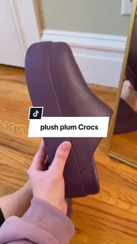 Plush plum?! The new Dylan crocs color is gorgeous! Have you seen the new Crocs plush plum color yet? @Crocs #plushplumcrocs #crocs #fallfreshness #tiktokshopcreatorpicks #crocsdylanclog 