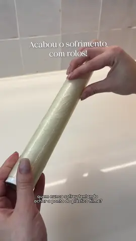 Já conhecia esse organizador e cortador de rolos? Ele é uma ótima opção para deixar a rotina mais prática e organizada🤩 #organization #CleanTok #rolos #despensa #vidasaudavel 