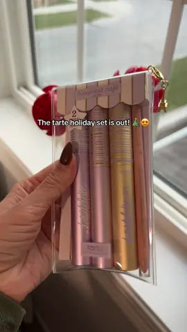 You get 2 free mascaras!!! Tarte gift set  This @tarte cosmetics Makeup gift set is a top gift this season! 🎄🎅🏼 #tarte #giftset #christmasgiftideas #giftsforher #tiktokshopcreatorpicks 