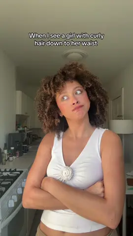 My curls literally don’t grow past my shoulders 😫😫😫😫🙃🙃  #fyp #curlyhair #hairtok #curlyhairroutine 