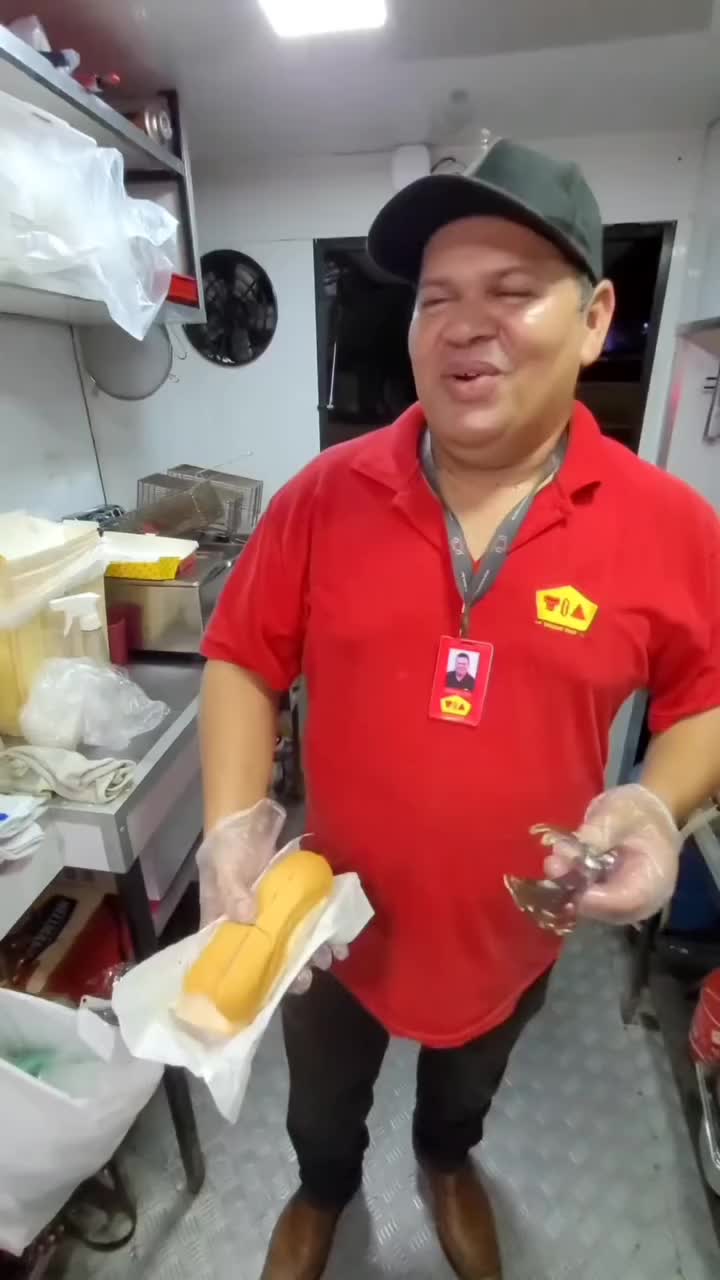 Bora montar um cachorro-quente? Conta pro Ronaldo como você gosta do seu! 👇 🌭🥓😉 #CQsabe #cachorroquentedatia #hotdoglovers #cqtia