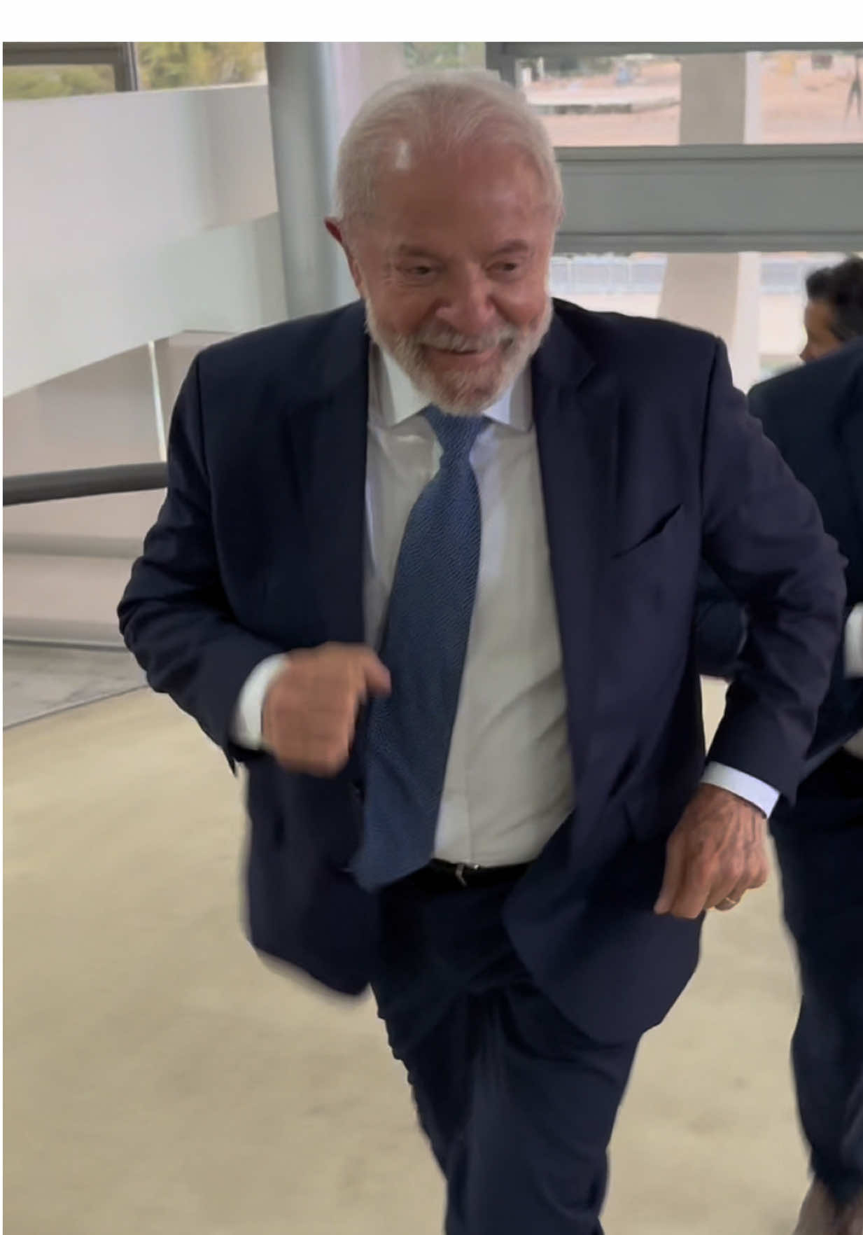Eu sempre digo: se você não quer envelhecer, encontre uma causa para viver. A minha é a luta contra a desigualdade. Então, é nessa energia, nesse pique, que a gente vai seguir trabalhando até todo brasileiro ter o país que merece.