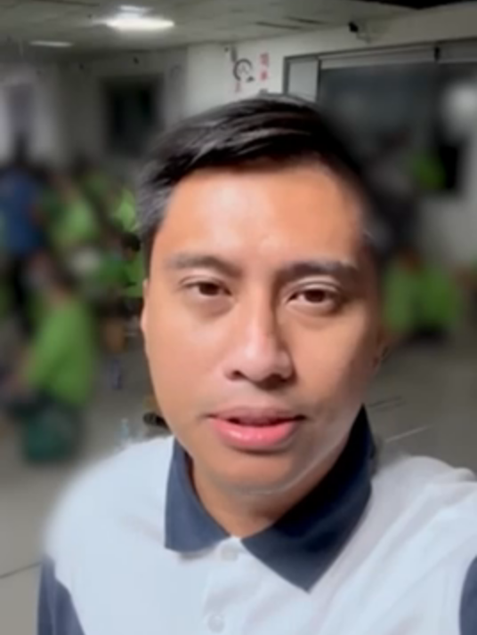 Kasalukuyang nasa pasilidad ng Presidential Anti-Organized Crime Commission in the Philippines o PAOCC ang 103 na Chinese nationals na ide-deport ngayong araw pabalik sa Shanghai, China. Sila ay nasangkot sa iba’t ibang scam hubs sa bansa. | via Bam Alegre/GMA Integrated News #GMAIntegratedNews