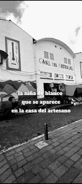 evidencias captadas por cámaras de seguridad, se dice que por los pasillos de este lugar se pasea una niña vestida de blanco y una señora con ropa de otra época , esperamos led agrade este vídeo compartan y reaccionen  #medianocheparanormalparacho #paranormal #terror #miedo #aterrador #viraltiktok #paracho #exploracionesurbanas #halloween #lallorona #leyendas #exploraciones #tiktokviral 