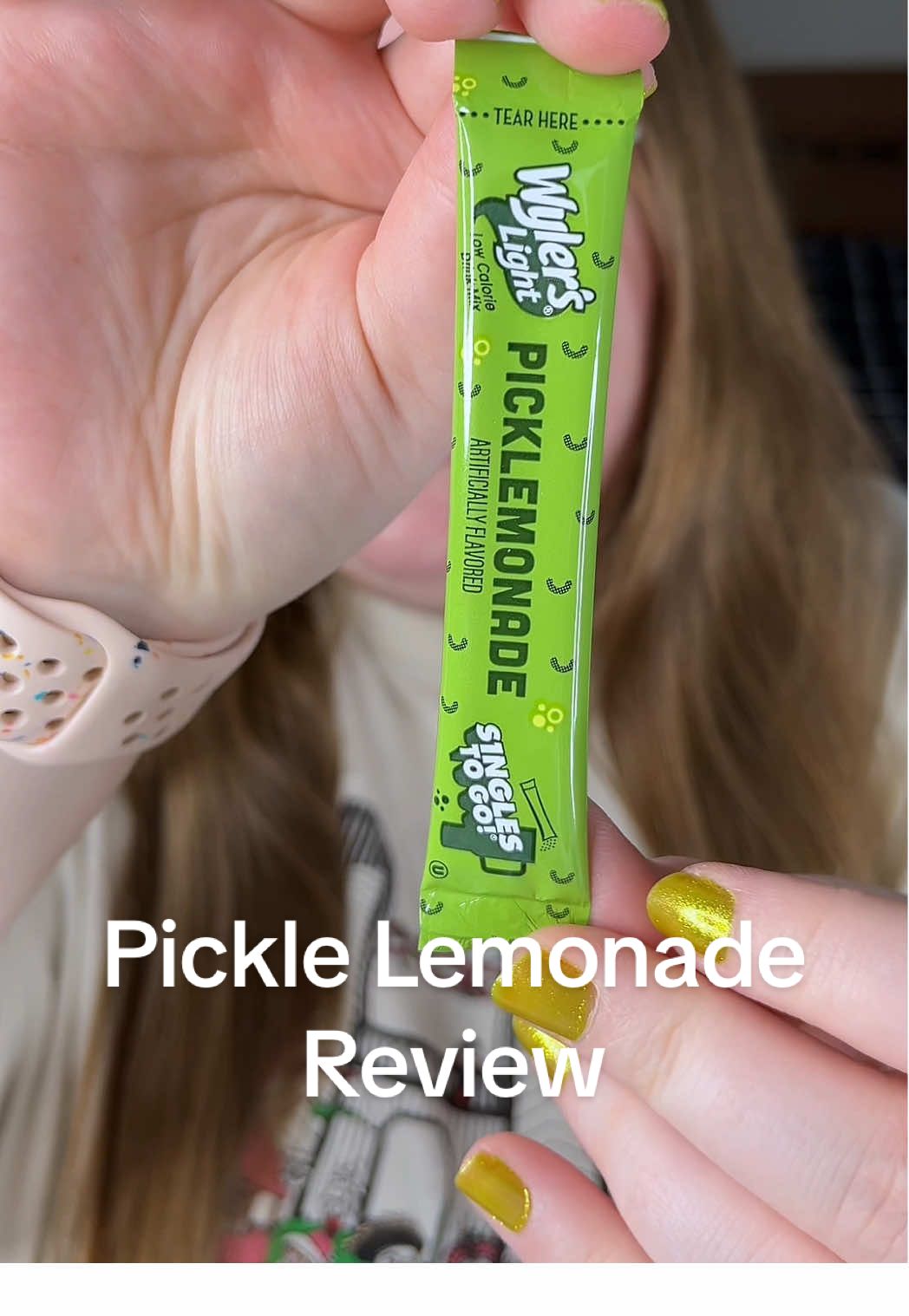 Trying✨Wyler’s Pickle Lemonade✨🥒🍋🧊 #picklelemonade #picklejuice #wylerslight #lemonade #watertok 