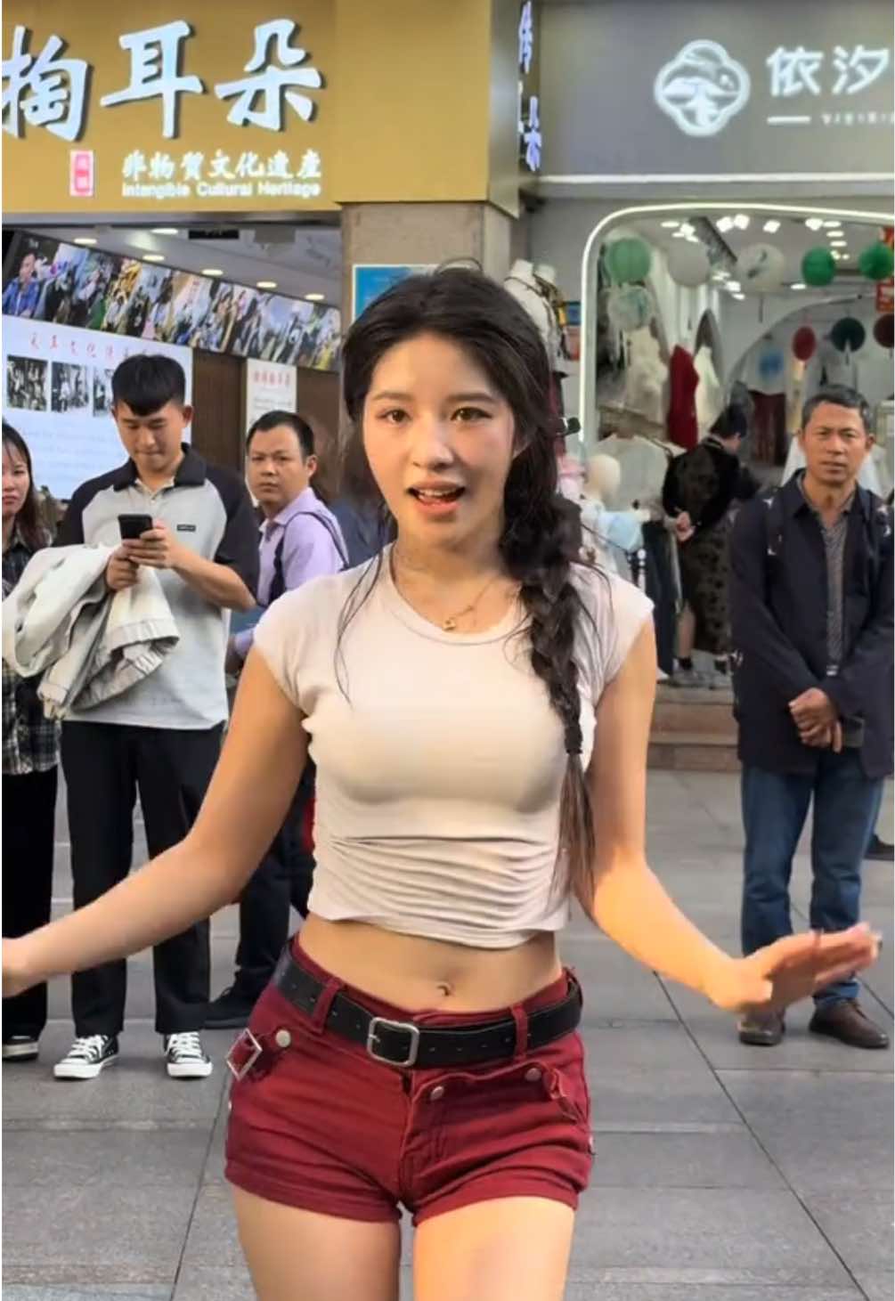 笛子舞 户外尬舞 无美颜第三视角 #阿梓不可爱 #笛子舞 #dance #backtome #chinesegirl 