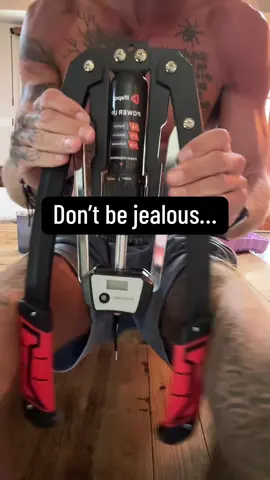 Not just for your chest… #gymbros #bodybuilding #womensfitness 