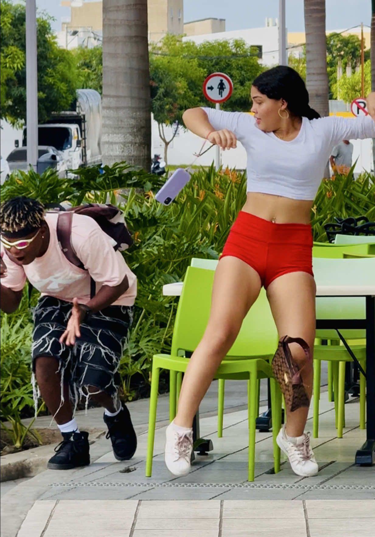 Estoy Sin Señal 😡🤦🏾📲 l #FunnyPrank #ViralClips #EpicReaction #PhoneGone #ComedyShorts 