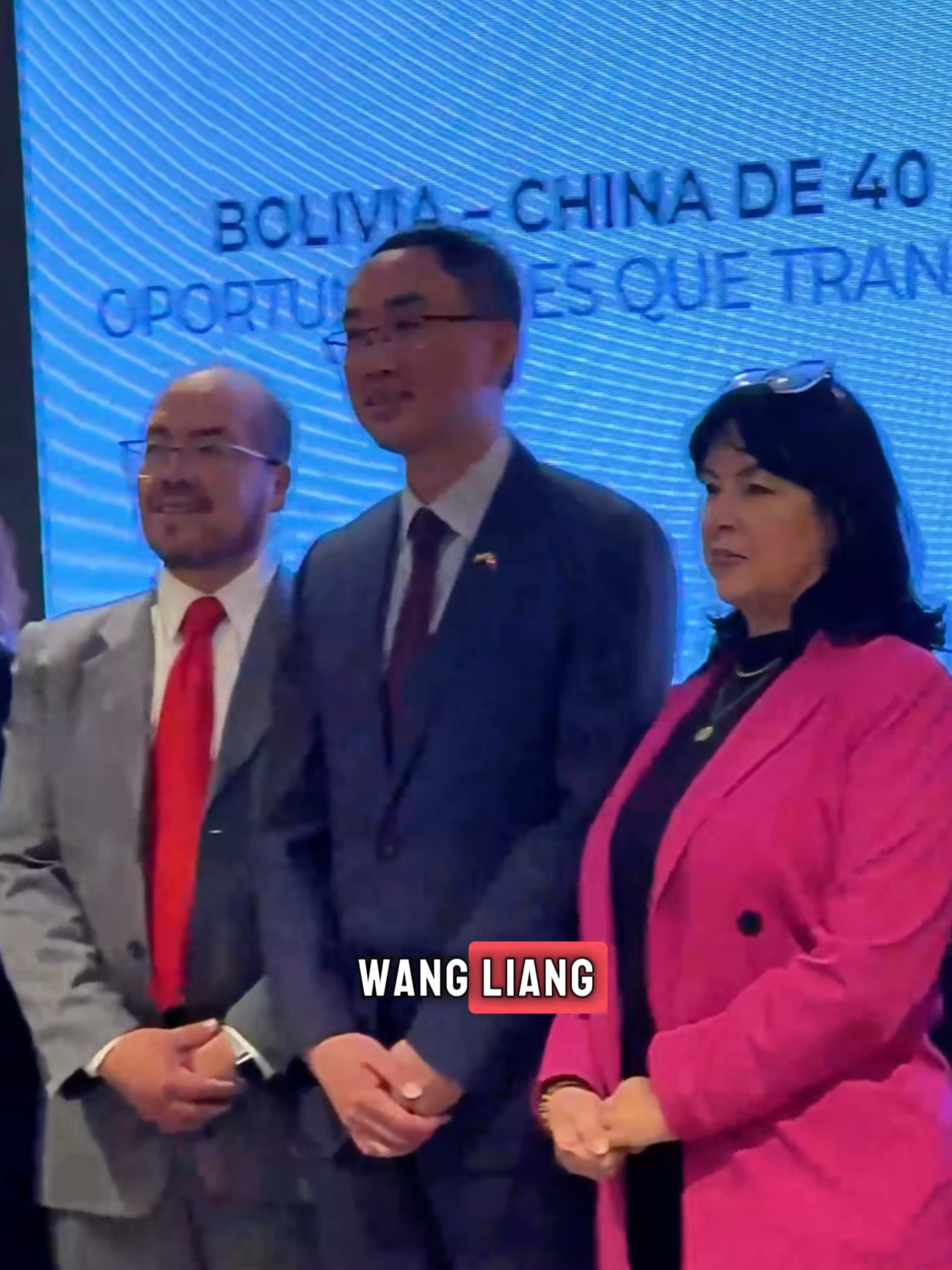 El Foro Internacional “Bolivia – China de 40 a 40: Oportunidades que Transforman” reunió a autoridades, líderes empresariales y académicos en un espacio de cooperación y visión compartida. Con la presencia del Embajador Wang Liang, se fortalecieron los lazos entre ambas naciones.🇧🇴🇨🇳 #BoliviaChina #Diplomacia #Cooperación #Foro