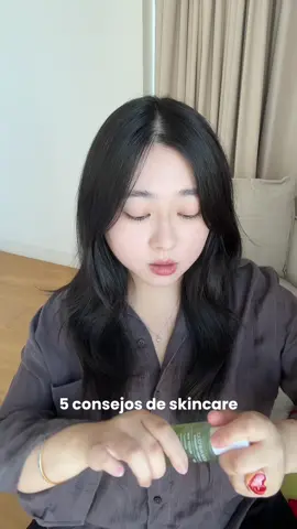5 consejos de skincare que me hubiese gustado saber a los 20, parte uno. amo hacer esta serie porque les voy presentando nuevas cosas que aprendo/adquiero con el tiempo💛 productos mencionados en el video: -Noni Ampoule de Celimax (ahora se consigue en Argentina @celimax.argentina ) -brocha Artisan -pad solone  #paratiargentina #skincare #celimax #noniampoule #makeup 
