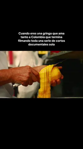 Dicen que en Colombia todo tiene sabor… incluso mis documentales con el vendedor de mangos  #colombia #medellin #colombiana #documental #gringa 