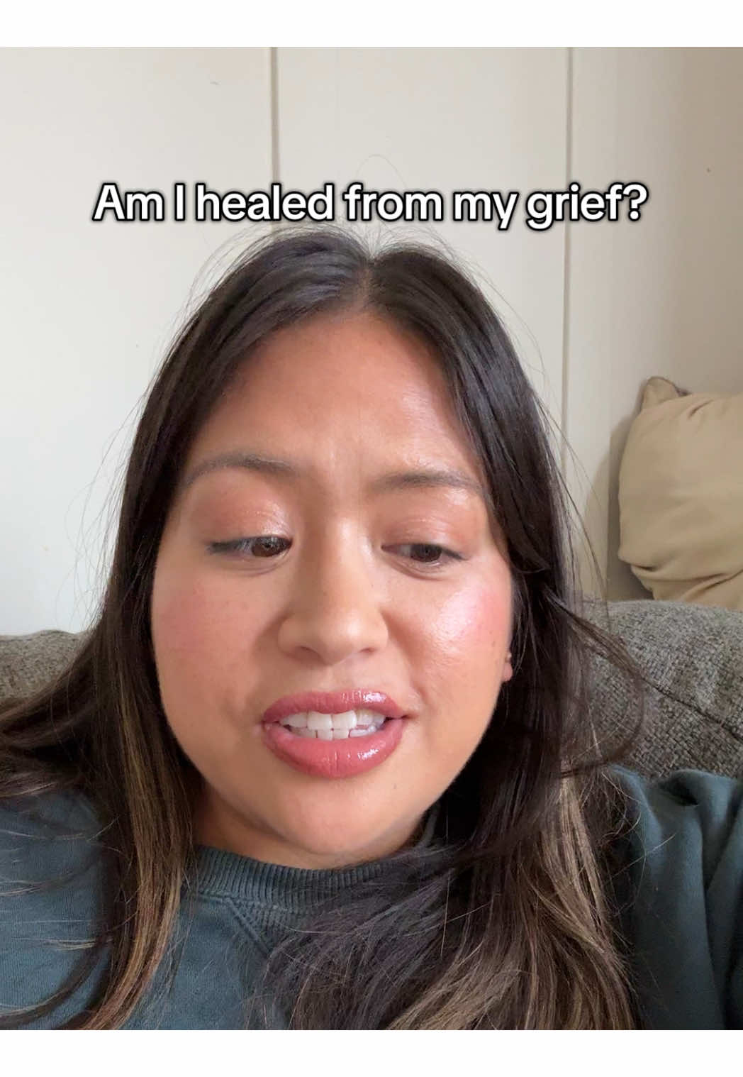 I get a lot of messages of people sharing then grief and also complimenting me on how I handle my grief. The reality is it took me along time to even get here because of how confusing grief is and because how society treats grief makes you feel like you can’t just still be sad about it years later.  I hope I can inspire others to also find the magic again in life, by sharing my journey to find mine again ✨ #grief #griefjourney #momloss #dadloss #sisterloss 