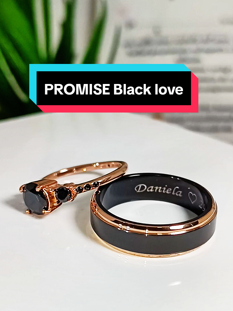 Anillos de Pareja 🖤  Precio set 290Bs. incluye grabado personalizado. El material del que está hecho es Acero inoxidable grado quirúrgico 316L * No despinta * No decolora     •  No genera alergia     • Diseños plateados duración de por vida alta resistencia al uso diario     • Diseños dorados lleva 2 capas de bañado en Oro 18k (Se sugiere cuidar de exposición a líquidos duración de 2 años aproximadamente) Nos encontramos en BOLIVIA🇧🇴 👉Santa Cruz 76411102 Whatsapp 👉 Cbba 79735196 Whatsapp 👉La Paz 71960399 Whatsapp (Envios a nivel nacional)