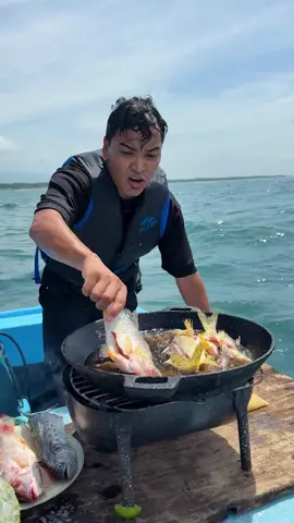 Cocinando en el Mar @Rescateypesca🛟  #alfredolarin #parati #elsalvador #mexico 