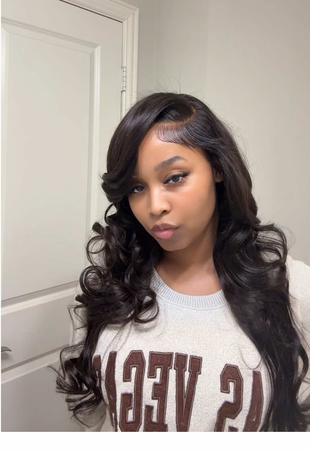 Do you prefer a middle part or side part? 28 inch ocean wave wig from @Subella Hair  #subellahair #oceanwavewig #gluelesswig #wig #wigstyling       