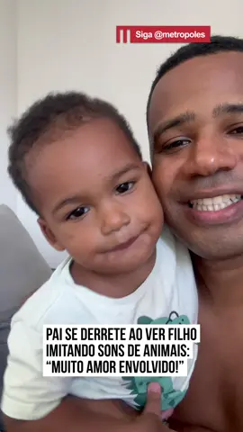 ❤️🥰 Joaquim encantou ao tentar reproduzir sons de #bichos, arrancando sorrisos do #pai, Rafael, e de quem assistiu. O momento de sintonia entre os dois viralizou nas redes pela fofura e #espontaneidade. Muito amor envolvido!😍 #TikTokNotícias  🎥  @mariana_nascimento_ (ig) | @myhoodbr