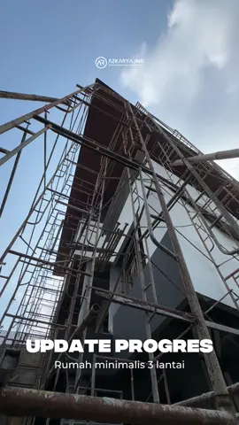 Update progress pembangunan rumah minimalis 3 lantai yang berapa di palagan, saat ini sedang dilaksanakan pemasangan kaca🙌✨ ☎️: 085117179336 📩: cs.azkarya@gmail.com 📲: azkarya.ind 📍: Jl. Raya Pringgodani No.100, Sanggrahan, Wedomartani, Kec. Ngemplak, Kabupaten Sleman, Yogyakarta #desainrumahminimalis #desainrumahmodern #desainrumahmodern #rumahimpian #kontraktorazkarya 