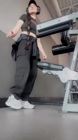 Shoulders like armor, attitude like fire. 🔥🙆‍♀️🏋️‍♀️ #gym #GymLife #gymmasti #gymmotivation #GymTok 