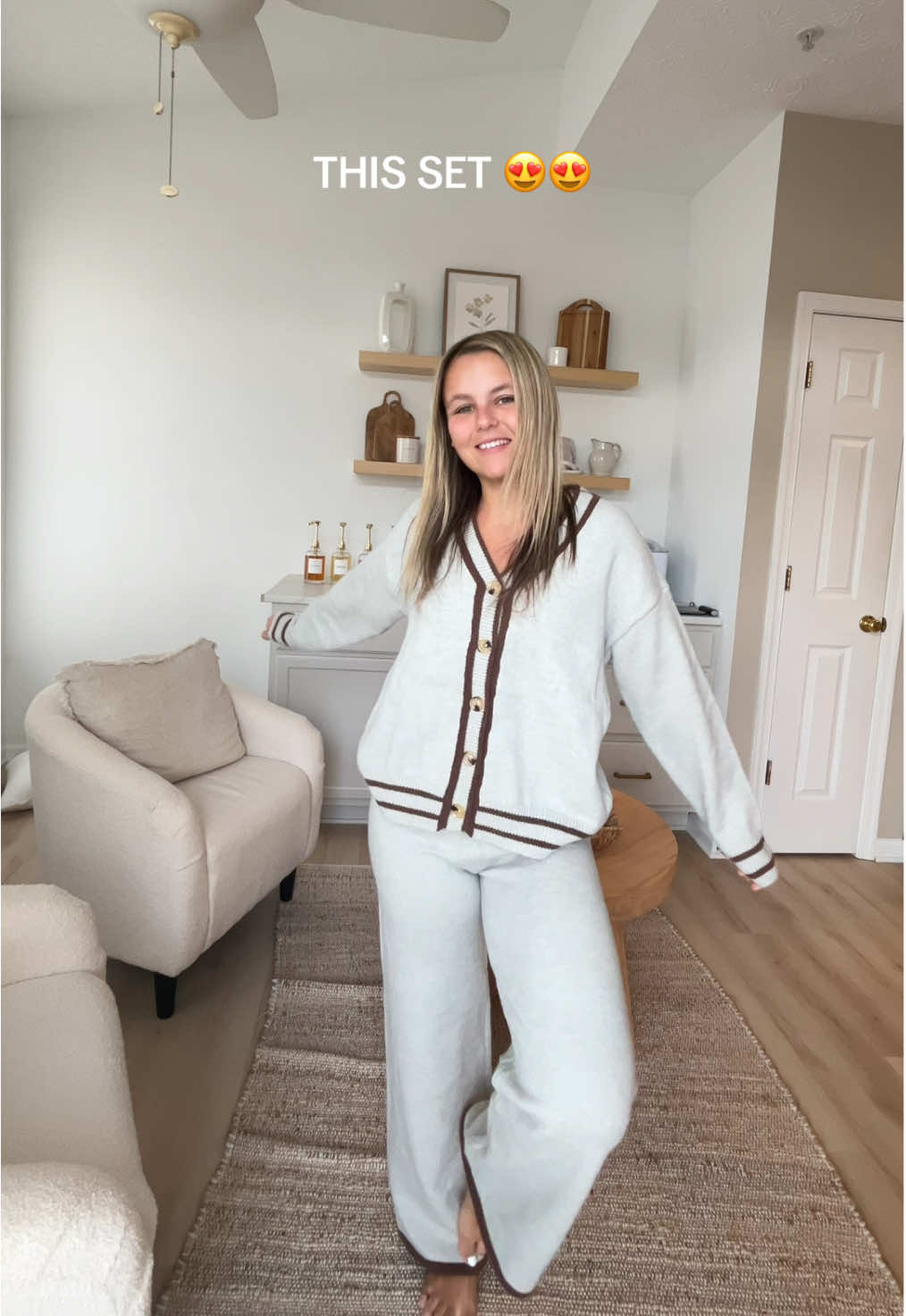 I am obsessed with this lounge set for fall!!  #loungewear #loungeset 