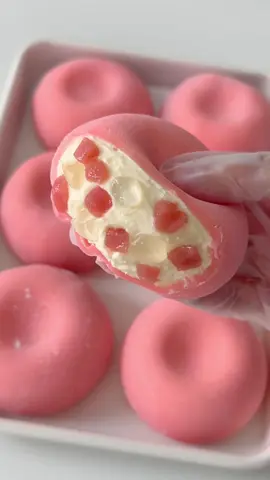 🍑 Peach Cream Cheese Mochi｜Chewy, creamy & gooey inside 💛 No oven needed! Soft mochi skin + rich cream cheese filling = pure happiness ✨ Save this recipe and surprise your friends next time! ⸻ 📌 Ingredients (makes ~8–10 pieces) Mochi skin 	•	120g glutinous rice flour 	•	30g cornstarch 	•	20g butter 	•	180g milk 	•	2 drops red food coloring (optional) Cream cheese filling 	•	180g cream cheese 	•	30g sugar 	•	180g heavy cream ⸻ 🥣 Method 1️⃣ Make mochi dough: Sift glutinous rice flour + cornstarch, add milk and mix into a smooth batter. 2️⃣ Cook: Heat over low heat, stirring constantly until it becomes a sticky translucent dough. Knead in butter while still warm, let cool. 3️⃣ Prepare filling: Beat cream cheese + sugar until smooth, add heavy cream and whip until thick and fluffy. 4️⃣ Assemble: Divide mochi dough, flatten, wrap in cream cheese filling, seal and roll into balls. 5️⃣ Finish: Dust with cooked flour to prevent sticking. Chill 1–2 hours before serving for best texture. ⸻ 💡 Tips 	•	Knead the dough while warm, butter makes it softer. 	•	Whip filling until thick so it won’t run too fast. 	•	Chill before serving for the perfect gooey lava effect. 🍑蜜桃啵啵软酪｜软软糯糯，一口爆浆太治愈～ 免烤箱！Q弹外皮+浓郁奶酪馅，入口香甜又拉丝💛 快收藏，下次做给自己和朋友惊艳一下✨ ⸻ 📌 食材 外皮部分 	•	糯米粉 120g 	•	玉米淀粉 30g 	•	黄油 20g 	•	牛奶 180g 	•	红色色素 2滴（可选） 奶酪馅 	•	奶油奶酪 180g 	•	细砂糖 30g 	•	淡奶油 180g （以上材料可做约 8–10 个） ⸻ 🥣 做法 1️⃣ 调面糊：糯米粉+玉米淀粉过筛入碗，加入牛奶搅拌成细腻糊状。 2️⃣ 加热成团：小火加热并不停搅拌，直到变成透明软糯的团。趁热加入黄油揉匀，放凉备用。 3️⃣ 打发馅料：奶油奶酪+糖搅拌顺滑，倒入淡奶油继续打发至蓬松浓稠。 4️⃣ 整形：外皮分小份擀开，包入奶酪馅，收口搓圆。 5️⃣ 完成：表面可撒少许熟粉防粘，冷藏后口感更佳。 #NoBakeDessert #CheeseMochi #SoftAndChewy #AsianDesserts #HomemadeSweets 