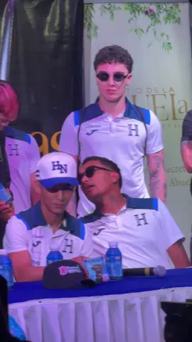 La familia OX le preguntó a algunos jugadores de la selección de creadores de contenido de Honduras ¿cuál es su platillo nica favorito? 😎😎  #fyp #supremo #honduras #nicaragua #creadoresdecontenido  