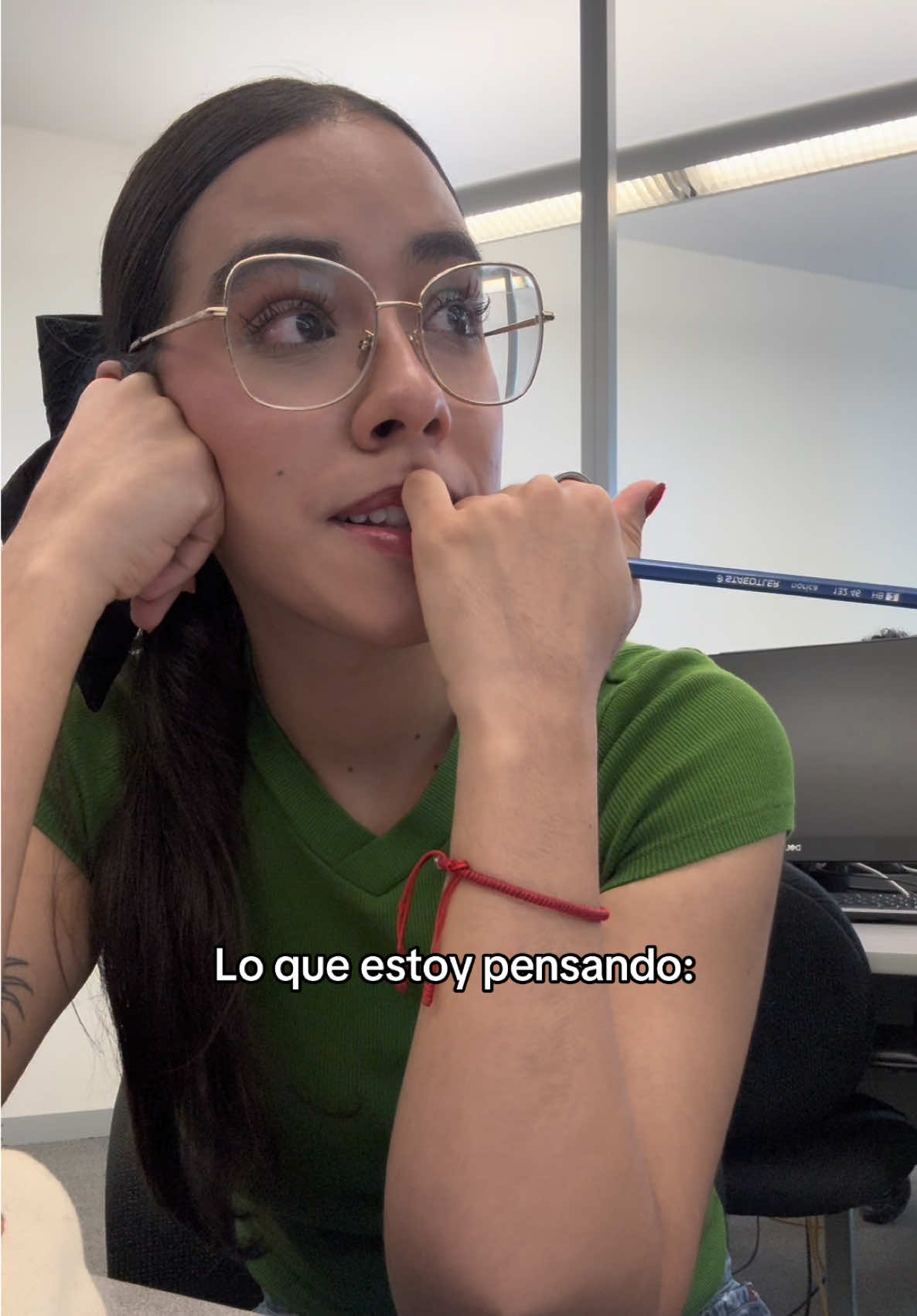 Como me veo VS lo que pienso en clase 🍎🎓 #comedia #humor #escuela 