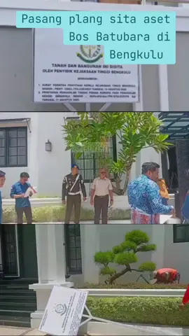 Kejati Bengkulu menyita 15 aset berupa tanah, gedung dan bangunan milik tiga tersangka korupsi pertambangan di Bengkulu yang merugikan negara hingga Rp 500 miliar, Kamis (18/9/2025). Selain menyita penyidik juga memasang plang penyitaan yang dipasang di 15 aset milik tiga tersangka yakni Bebby Hussy, Sakya Hussy dan Agusman. Penyitaan berdasarkan surat perintah Kepala Kejaksaan Tinggi Bengkulu Nomor: PRINT- 1060/L.7/Fd.2/ 08/2025 tanggal 15 agustus 2025 dan Penetapan Pengadilan Tindak Pidana Korupsi Pada Pengadilan Negeri Bengkulu Nomor: 56/PenPid.Sus-TPK-SITA/2025/PN Bgl Tanggal 11 Agustus 2025. Dalam dugaan perkara korupsi pertambangan batubara ini, 12 tsk ditetapkan yakni: 1. epala Cabang PT Sucofindo Bengkulu, Imam Sumantri.  2. irektur PT Ratu Samban Mining, Edhie Santosa.  3. omisaris PT. Tunas Bara Jaya, Bebby Hussy.  4. General Manager PT Inti Bara Perdana, Saskya Hussy.  5. Direktur Utama PT. Tunas Bara Jaya, Julius Soh  6. Agusman, Marketing PT Inti Bara Perdana  7. Sutarman Direktur PT. Inti Bara Perdana  8. Komisaris PT Ratu Samban Mining, David Alexander.  9. Kepala Inspektur Tambang, ESDM Periode April 2022 sampai uli 2024, Sunindyo Suryo Herdadi.  10. Awang merupakan adik kandung Bebby Hussie  11. Andy Putra kerabat jauh Bebby Hussie  12. T. Nadzirin adalah Inspektur Tambang Kementerian ESDM untuk wilayah Bengkulu, yang menjabat pada tahun 2024 dan 2025. #kejatibengkulu  #korupsibatubara  #sitaaset  #rumahmewah  #tersangka 