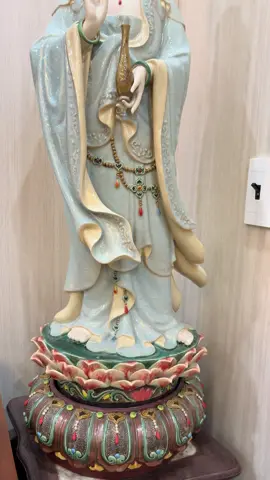 Hôm nay thêm một ngày tươi sáng, Duyên lành gặp gỡ, nguyện bình an. Sống trọn phút giây đầy hy vọng, Hạnh phúc nở hoa giữa thế gian.