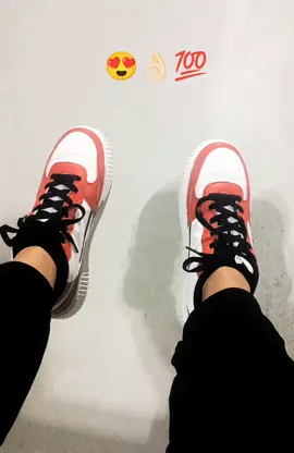 Cómodos, Bonitos y Baratos 👌🏻💯 . . #tenismujer #redshoes #redsneakers #sneakersforwomen #womensneakers 