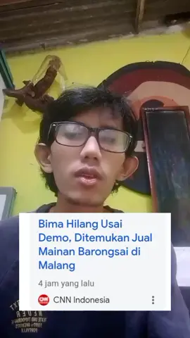 Kasus Bima ini bukti nyata kenapa kita harus hati-hati sebelum nuduh. Banyak influencer keburu framing seolah-olah aktivis hilang = pasti diculik negara. Faktanya? Dia ditemukan sehat, malah jualan mainan barongsai di Malang. Kritik itu perlu, tapi jangan kebablasan bikin narasi tanpa data. Kalau terus-terusan kayak gini, yang dirugiin ya publik sendiri karena dicekokin isu yang belum tentu benar. Jangan cuma asal viral, tapi juga tanggung jawab sama kata-kata yang lo lempar. 👊🔥 --- Hashtag: #Bima #BeritaTerkini #SpeakUp #Demo #Aktivis     