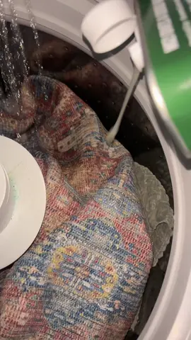 Rug refresh w mozi #moziwash #mozi #moziwashreview #moziwashdetergent #laundryday #laundrytok 