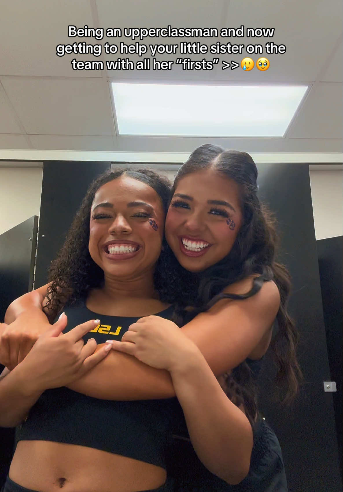@Lauren 🫶🥲 I’m so proud of you! I can’t believe I’m the big sis now, time is flyinggg 🥹 #lsu #lsutigergirls #proudbigsis #gameday #footballseason 