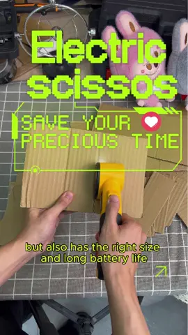 Try this pair of scissors. It will solve your problem of cardboard accumulation.#familymusthave #goodthingsshare #tools #cuttingboard #machine 