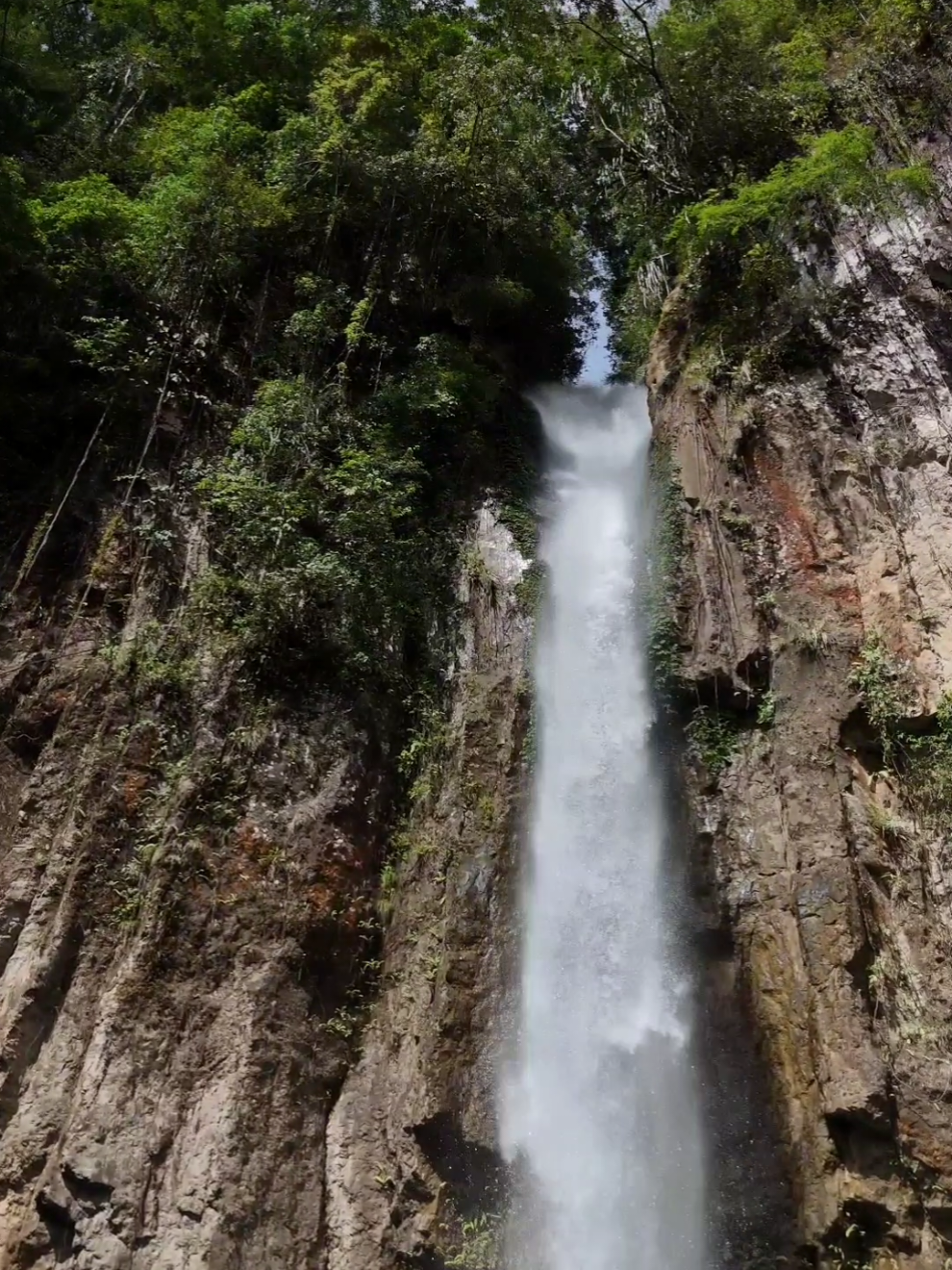 Yuk agendakan weekend mu ke Air Terjun Saringgana Yang penasaran boleh dm 😁 #airterjunsaringgana #fyp #foryoupage #waterfall #sumut 