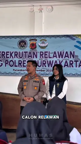 Kapolres Purwakarta Tinjau Perekrutan Relawan SPPG: Semangat Baru untuk Pelayanan Masyarakat Pada hari Rabu, 17 September 2025, Kapolres Purwakarta AKBP I Dewa Putu Gede Anom Danujaya, S.H., S.I.K., M.H melaksanakan kunjungan ke SPPG Polres Purwakarta di Desa Ciwareng, Kec. Babakancikao. Kunjungan ini dilakukan dalam rangka pengecekan proses perekrutan Relawan SPPG Polres Purwakarta yang diikuti oleh sekitar 90 peserta seleksi. Dalam kesempatan tersebut, Kapolres meninjau langsung jalannya kegiatan, berdialog dengan panitia dan peserta seleksi, serta menyampaikan motivasi agar seluruh peserta dapat mengikuti proses dengan baik. Beliau juga menegaskan bahwa SPPG Polres Purwakarta membutuhkan sekitar 47 relawan, yang nantinya akan berperan penting dalam mendukung pelayanan masyarakat sehari-hari. Selain itu, Kapolres juga meninjau dapur SPPG serta memastikan kesiapan fasilitas penunjang, sebelum menutup kegiatan dengan ramah tamah. Dengan adanya perekrutan relawan ini, diharapkan tercipta semangat baru dalam mendukung program pelayanan publik yang lebih baik, cepat, dan bermanfaat bagi masyarakat Purwakarta. #PolresPurwakarta #KapolresPurwakarta #SPPGPolresPurwakarta #RekrutmenRelawan #PolriPresisi #Purwakarta #HumasPolresPurwakarta