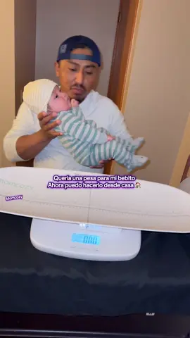 Mi bebito está enfermo y no a querido comer bajo de peso compré una balanza para poder pesarlo y medirlo #momcozy #bebe 