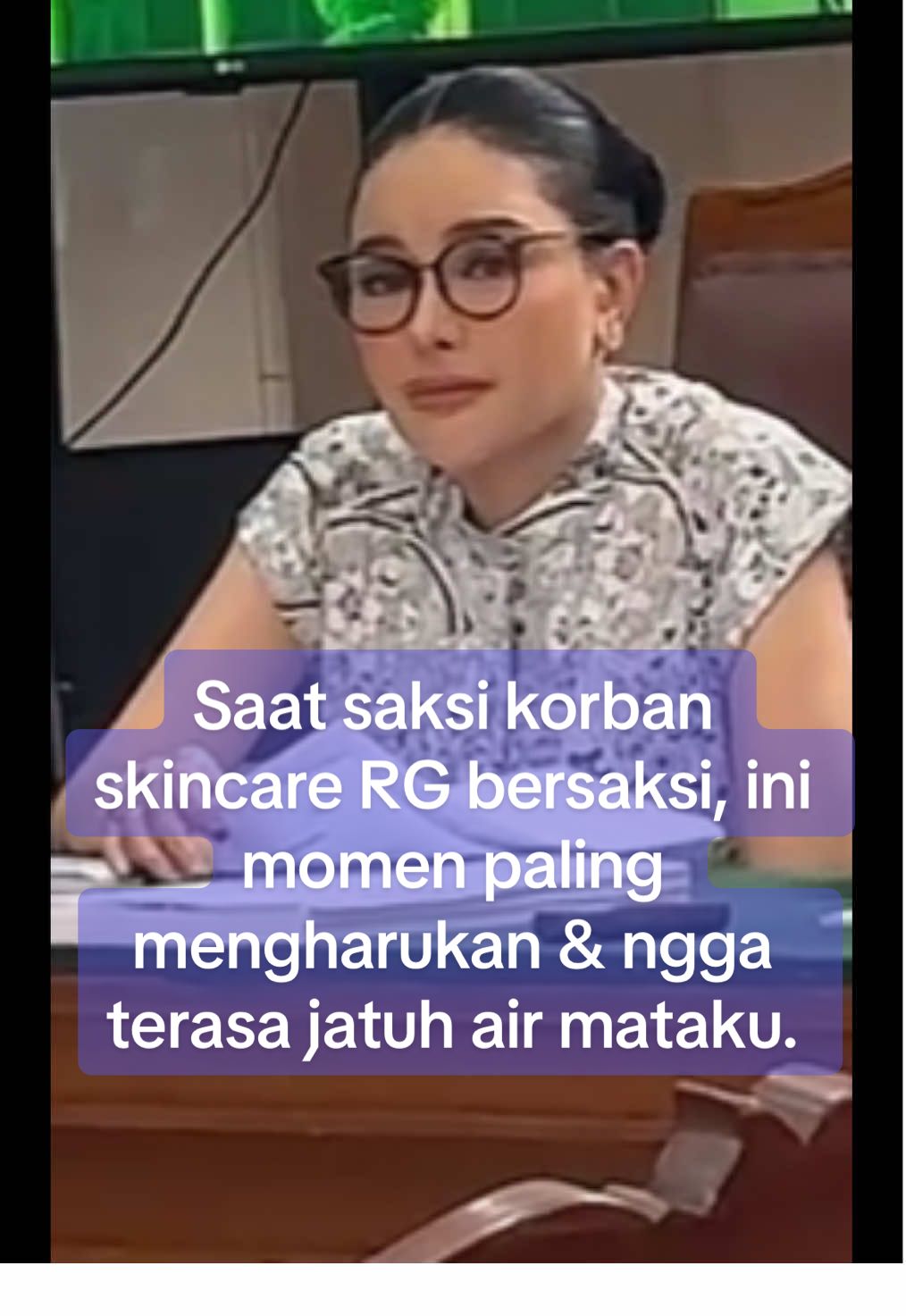 @Nikita Mirzani Mawardi  Kamu ngga sendirian, kamu adalah wakil dari kami semua, masyarakat & konsumen di negara ini.  InsyaAllah kebenaran tegak lurus itu masih berkuasa di atas segalanya.  Semangat Niki, doa dan support Mamsky utk kamu.  Jumat, 19 September 2025 - Emma Warokka #emmawarokka #mamskyemma #sidangpidananikitamirzani #kasusskincare #nikitamirzani 