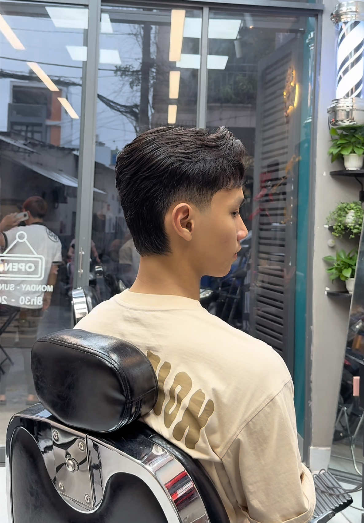 Ngày hôm nay của bạn thế nào🤔@Côngdanh🙇🏻 #xuhuong #vairal #capcut #hairstyle #sidepart 
