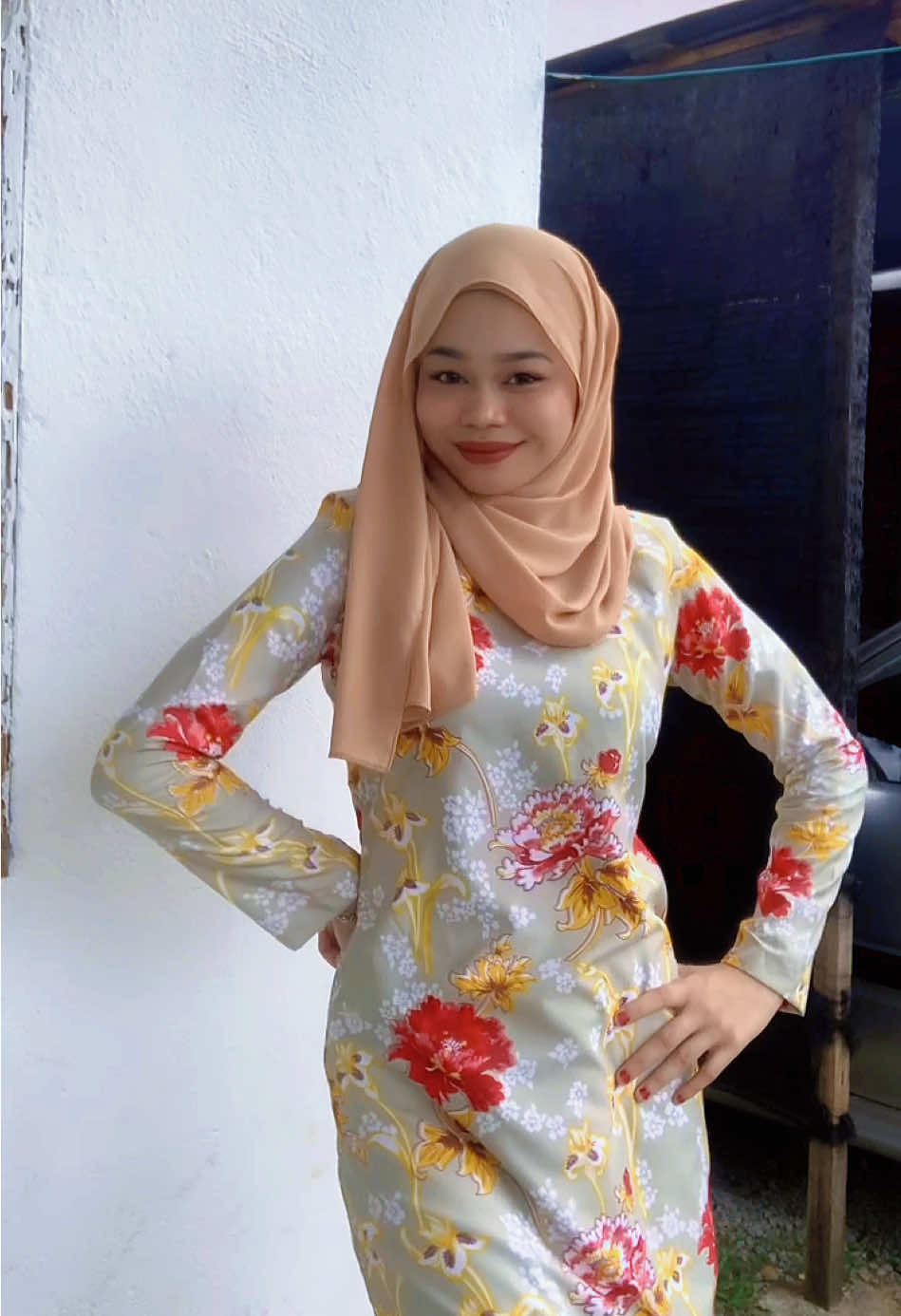 Pantang nampak camera terus gedik kau cah ! 🤣