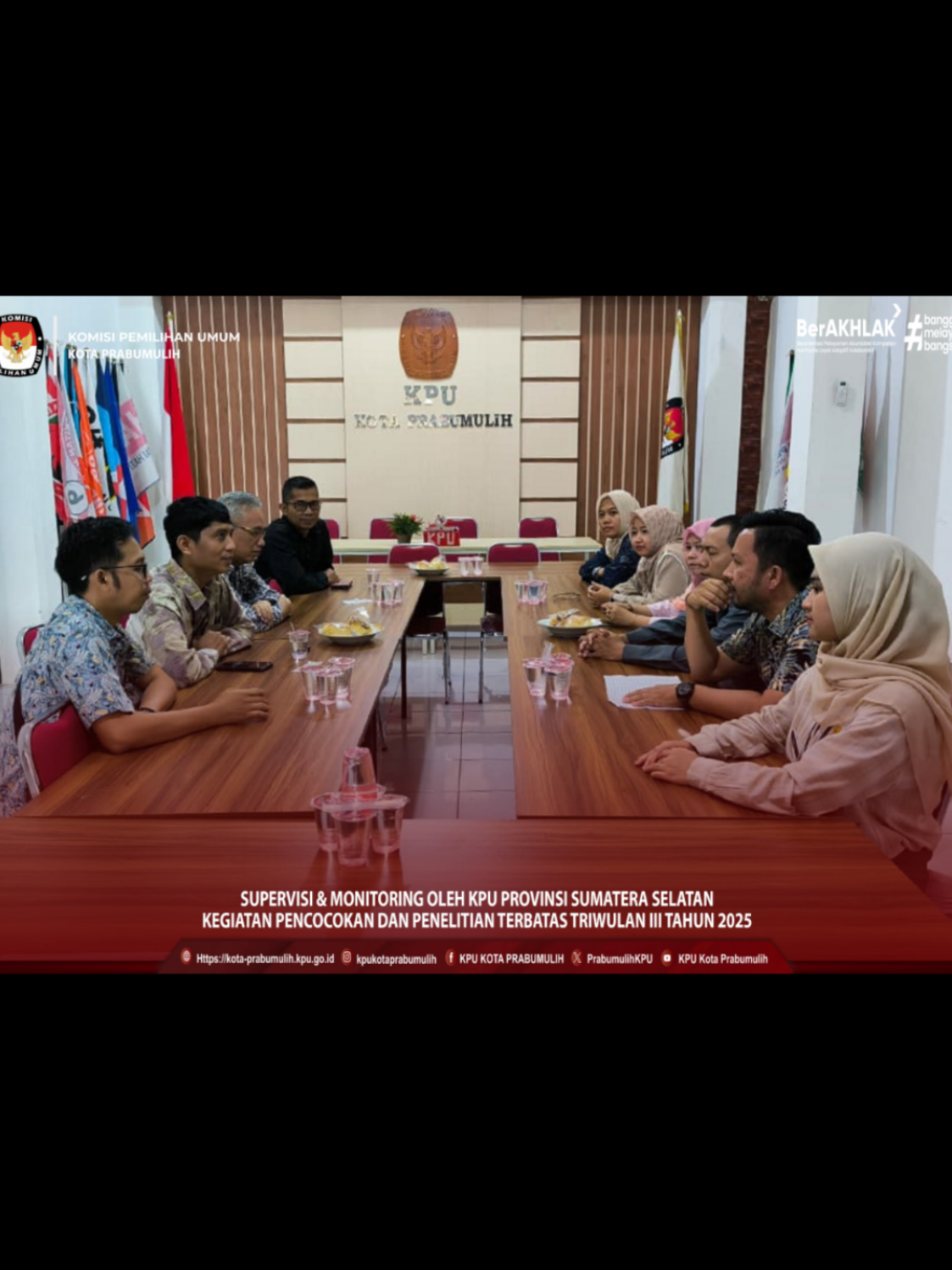 #TemanPemilih, Pada hari Jum'at, tanggal 19 September 2025 Pukul 09.00 WIB s.d Selesai KPU Kota Prabumulih menerima Supervisi dan Monitoring dari KPU Provinsi Sumatera Selatan perihal Kegiatan Pencocokan dan Penelitian Terbatas Triwulan III Tahun 2025. #KPUMelayani Find Us On : Facebook : KPU KOTA PRABUMULIH Instagram : kpukotaprabumulih Tiktok : KPU Kota Prabumulih Youtube : KPU KOTA PRABUMULIH Twitter : PrabumulihKpu Website : https://kota-prabumulih.kpu.go.id/ Alamat : Jl. Jend. A. Yani No.09, Prabu Jaya, Prabumulih Timur