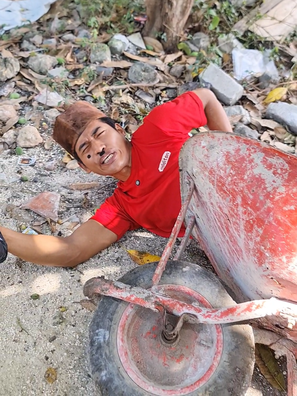ini yang namanya kerja banting tulang yang di inginkan kalian kan#fypシ゚viral🖤tiktok 