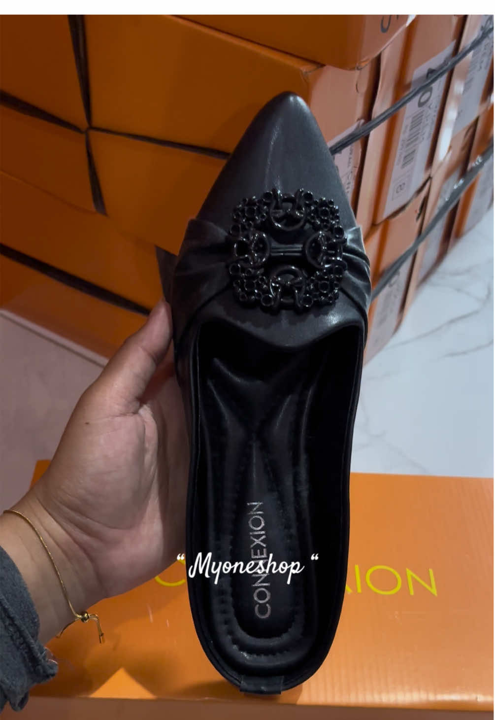 Cakepolll RESTOKK guyss #rekomendasi #sepatuwanita #tiktokviral #pejuangaffiiliate 