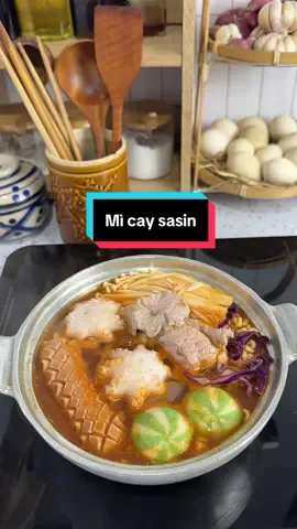 Dù nắng hay mưa, dù ngày hay tối hễ mà đói đói là lại thèm mì cay 🌶️ #bepnhachin #homnayangi #xuhuong #micay #micaysasin 