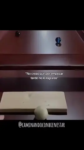 Pensaste que ya era tarde para intentarlo… pero nunca es tarde para empezar 🚀✨ No importa si comienzas más tarde que otros, lo que importa es dar el primer paso hacia tus metas 💪🌟. El éxito no tiene fecha límite, solo requiere determinación y constancia. 💬 Cuéntanos: ¿Qué sueño vas a empezar hoy, aunque parezca tarde 👉 Escribe en los comentarios “HOY EMPIEZO” y comprométete contigo mismo a perseguir lo que sueñas 🙌. 🔔 Guarda este video para recordarte que tu momento es ahora. #NuncaEsTarde #MotivaciónDiaria #CrecimientoPersonal #CaminandoConBienestar