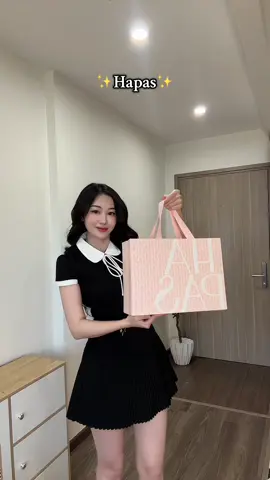 Set này xinh iu quá. Mấy bạn nam biết nên tặng gì vào dịp.20/10 này cho người thương rồi đó 🤭 @HAPAS  #tuixachHapas #QUATANG2010 #YEUTUDIEUNHONHAT 