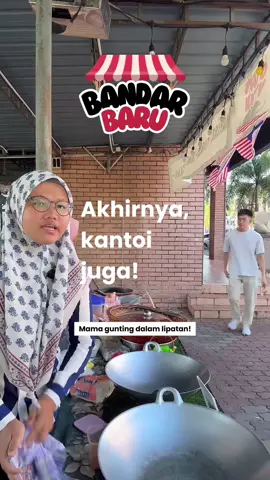 Replying to @yusof mahadi sepandai-pandai tupai melompat akhirnya kantoi juga harini! Rupanya saya telah ditikxm belakang oleh mama saya sendiri 😔 🔎 Dapo Kitty Bandar Baru Kampar 🕰️ Gerai 10AM - 2PM / Pasar Malam #foryoupage #asampedas #perakfoodie #foodiemalaysia #pov 
