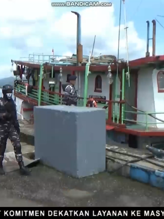 TNI AL TANGKAP  KAPAL PENGANGKUT BBM ILEGAL DI PERAIRAN TELUK AMBON
