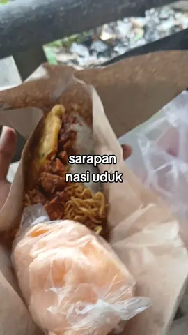 sarapan nasi uduk #fyppppppppppppppppppppppp #sea #pantai 