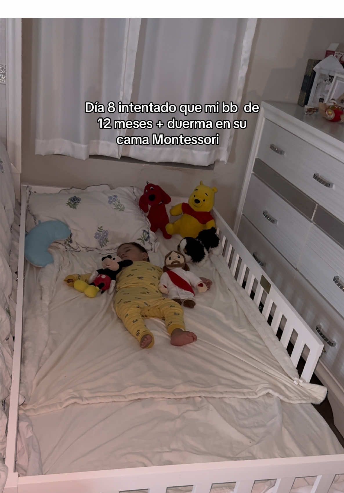 Cama Montessori Poco a poco se ha ido adaptando mejor pero  duerme  4 horas y ya luego me necesita y lo traigo conmigo y luego lo vuelvo a pasar se despierta toma teti y se vuelve a dormir poco a poco ambos nos estamos acostumbrando a dormir separados 🩵✨#montessori ##montessoritoddler #montessorimom #montessoriathome